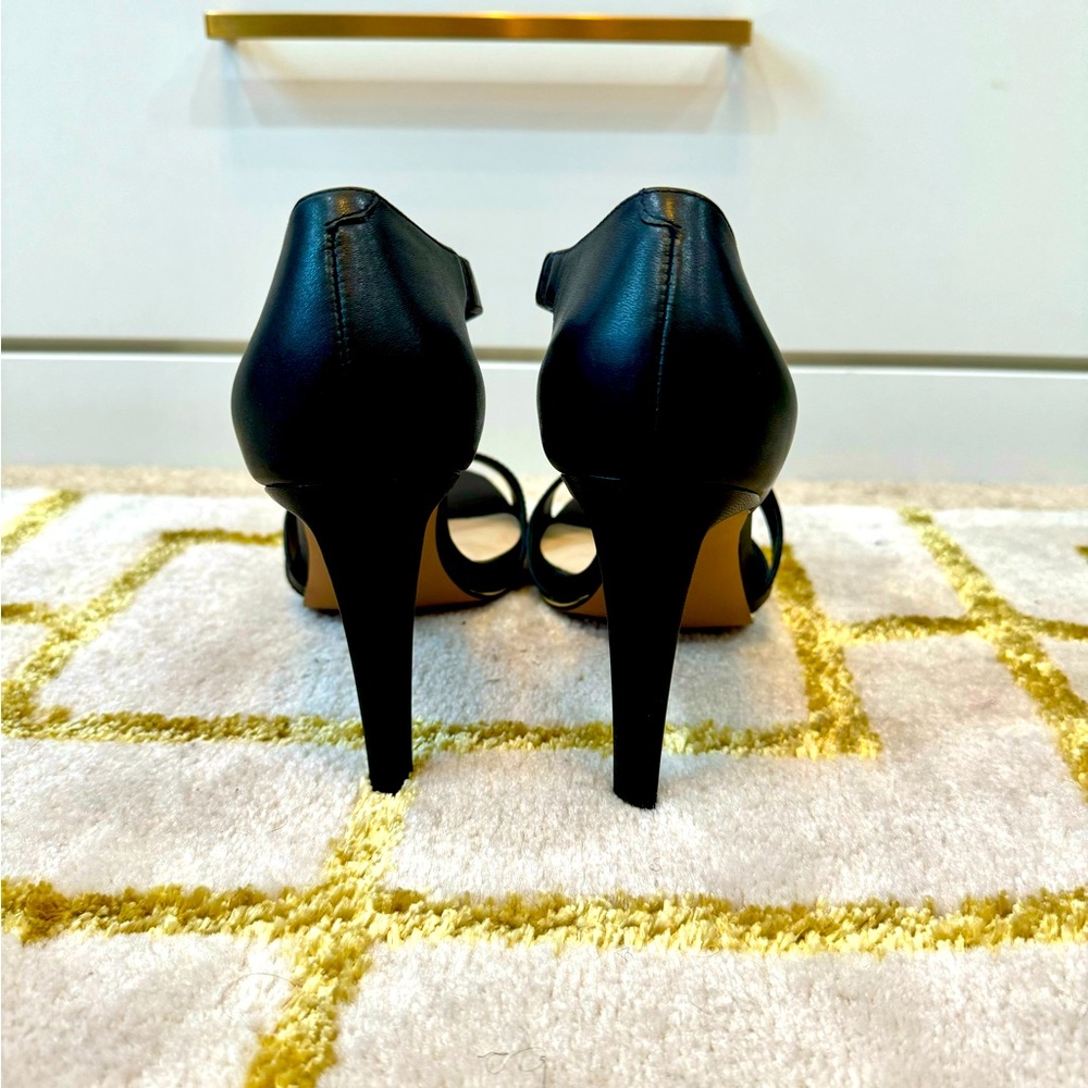 Like New-Kenneth Cole Black Strappy Leather 4in Heels - Size 9M - Final Markdown - Picture 5 of 5